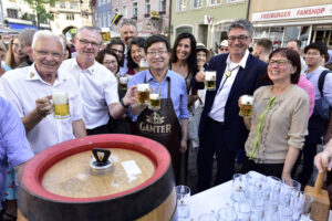 Hockeröffnung 2017 durch OB Salomon, zu Gast Bgm der koreanischen Partnerstadt Suwon 